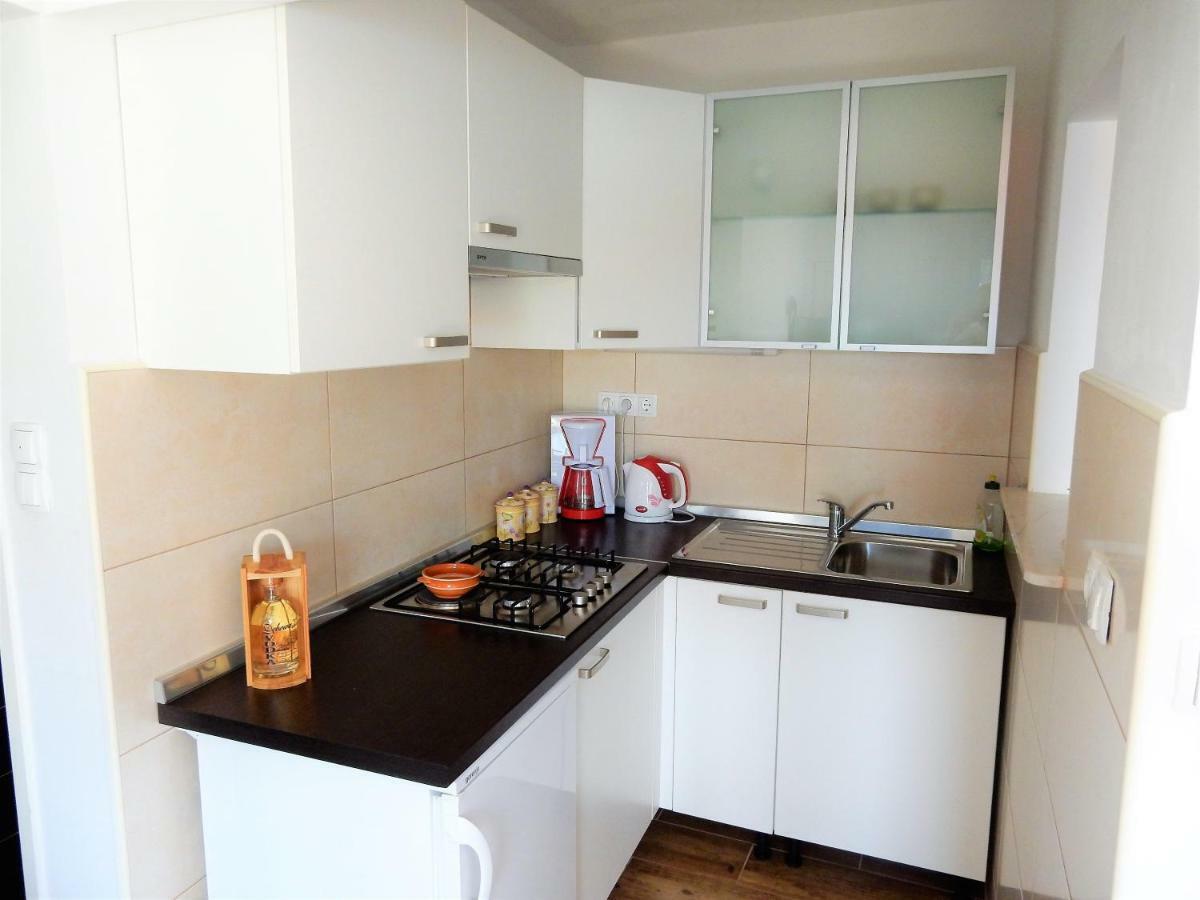 Apartments Indira Lovište Buitenkant foto